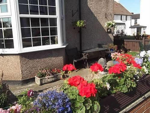 Edwardian House Bed And Breakfast Redcar Exterior photo